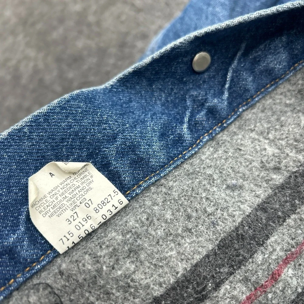 Levis Blanket Lined Denim Trucker Jacket‎ Blue Size 44 71506 0316 Made USA